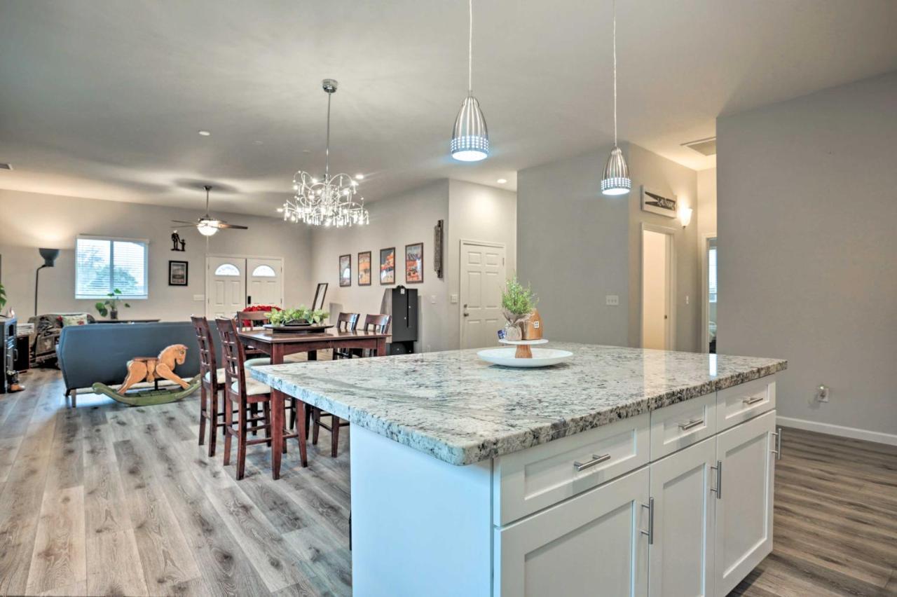 Stunning Clovis Home About 1 Mile To Old Town! 외부 사진